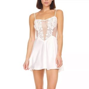 Showstopper Lingerie Chemise Nightgown - NWT